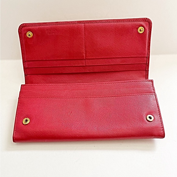 PRADA 🌟Saffiano Leather Wallet - Picture 11 of 16